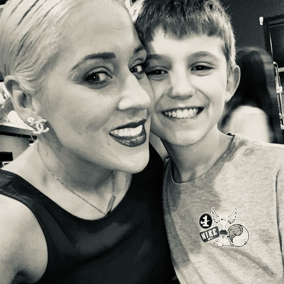 Meet your Posher, Jacki - Picture 2 of 2